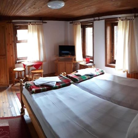 Sarafova Guest House Koprivchtitsa Extérieur photo