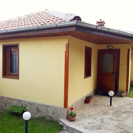 Sarafova Guest House Koprivchtitsa Extérieur photo