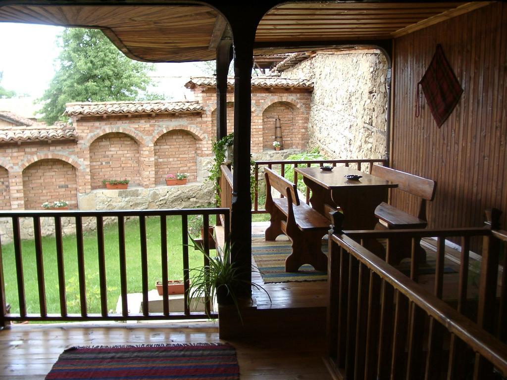 Sarafova Guest House Koprivchtitsa Extérieur photo