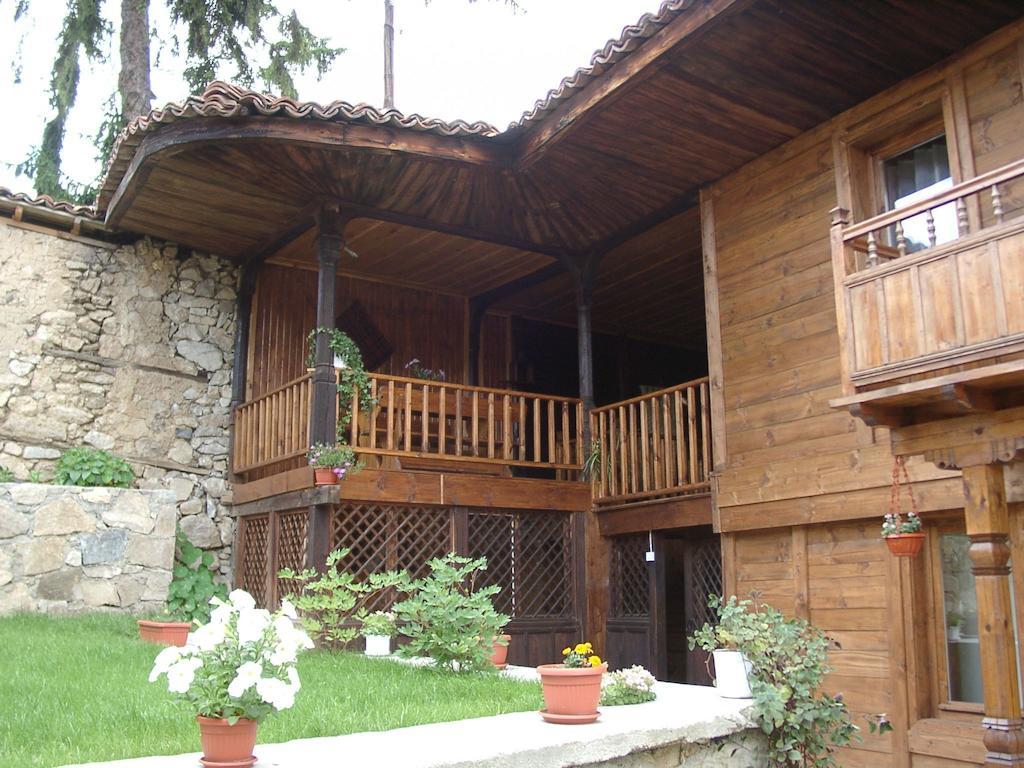 Sarafova Guest House Koprivchtitsa Extérieur photo
