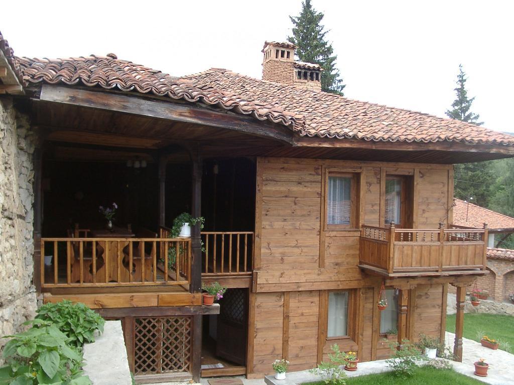 Sarafova Guest House Koprivchtitsa Extérieur photo