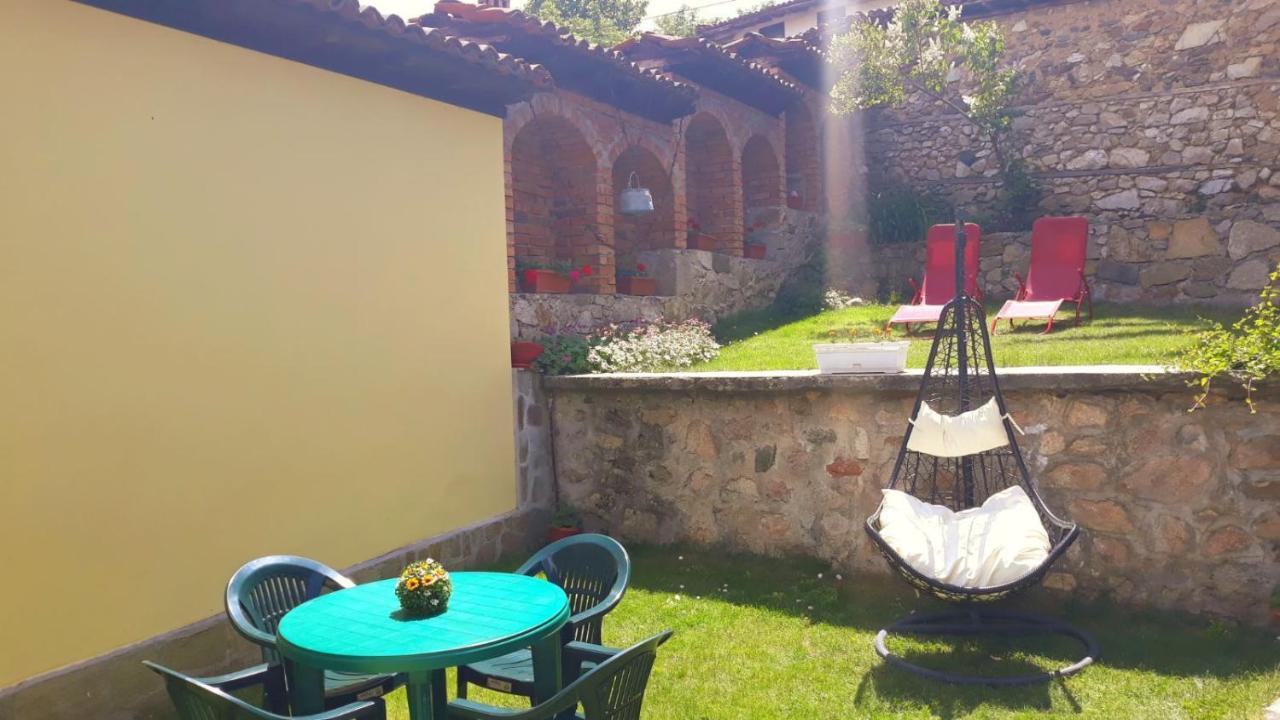 Sarafova Guest House Koprivchtitsa Extérieur photo