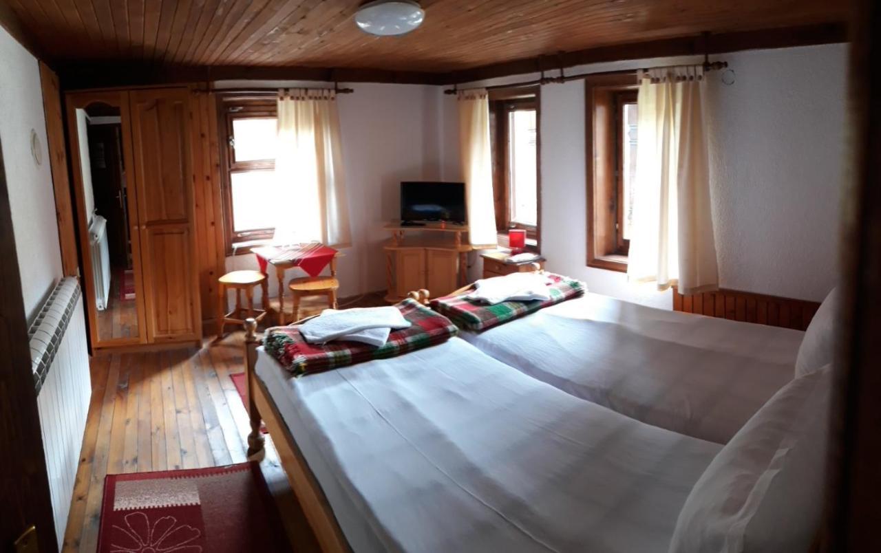 Sarafova Guest House Koprivchtitsa Extérieur photo