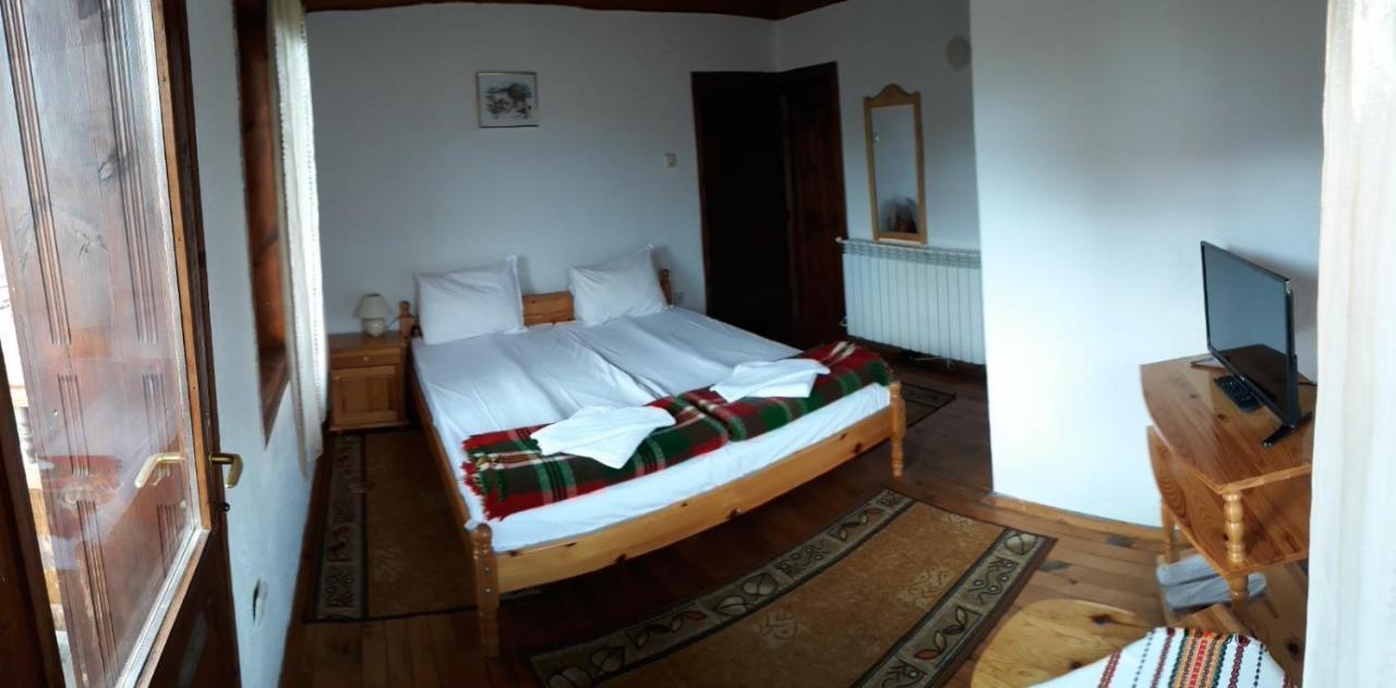 Sarafova Guest House Koprivchtitsa Extérieur photo