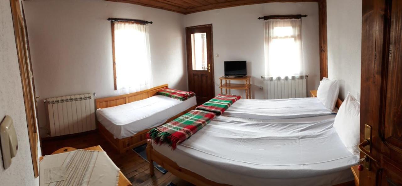 Sarafova Guest House Koprivchtitsa Extérieur photo